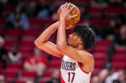 开云体育-开拓者连续遭遇困境，面临士气低迷挑战