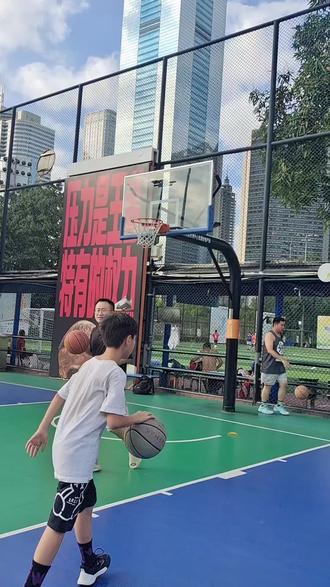 美妙的篮球比赛带给人们无尽的惊喜