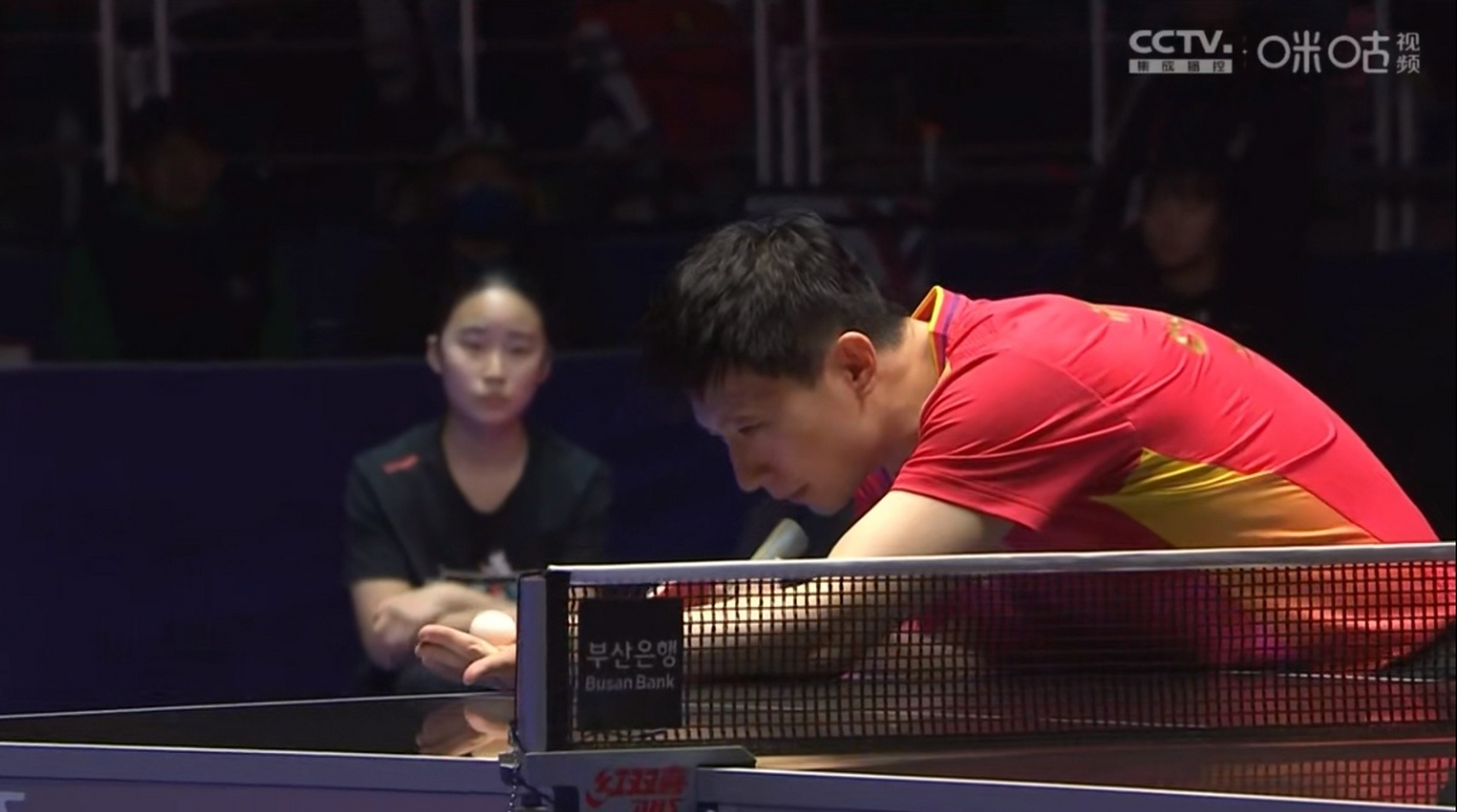 法国队完胜英格兰队，马龙高光表现