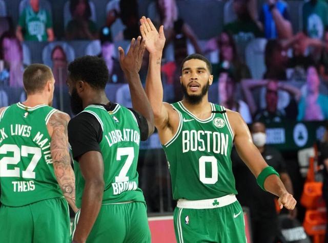 76人险胜深圳队，塔图姆带队取胜